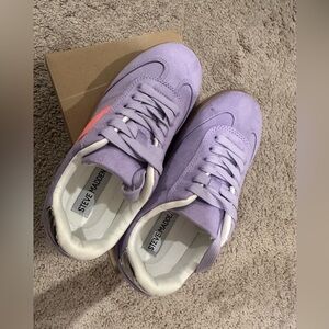“New” kids Steve Madden Lavender Sneakers with Pink Accent size4